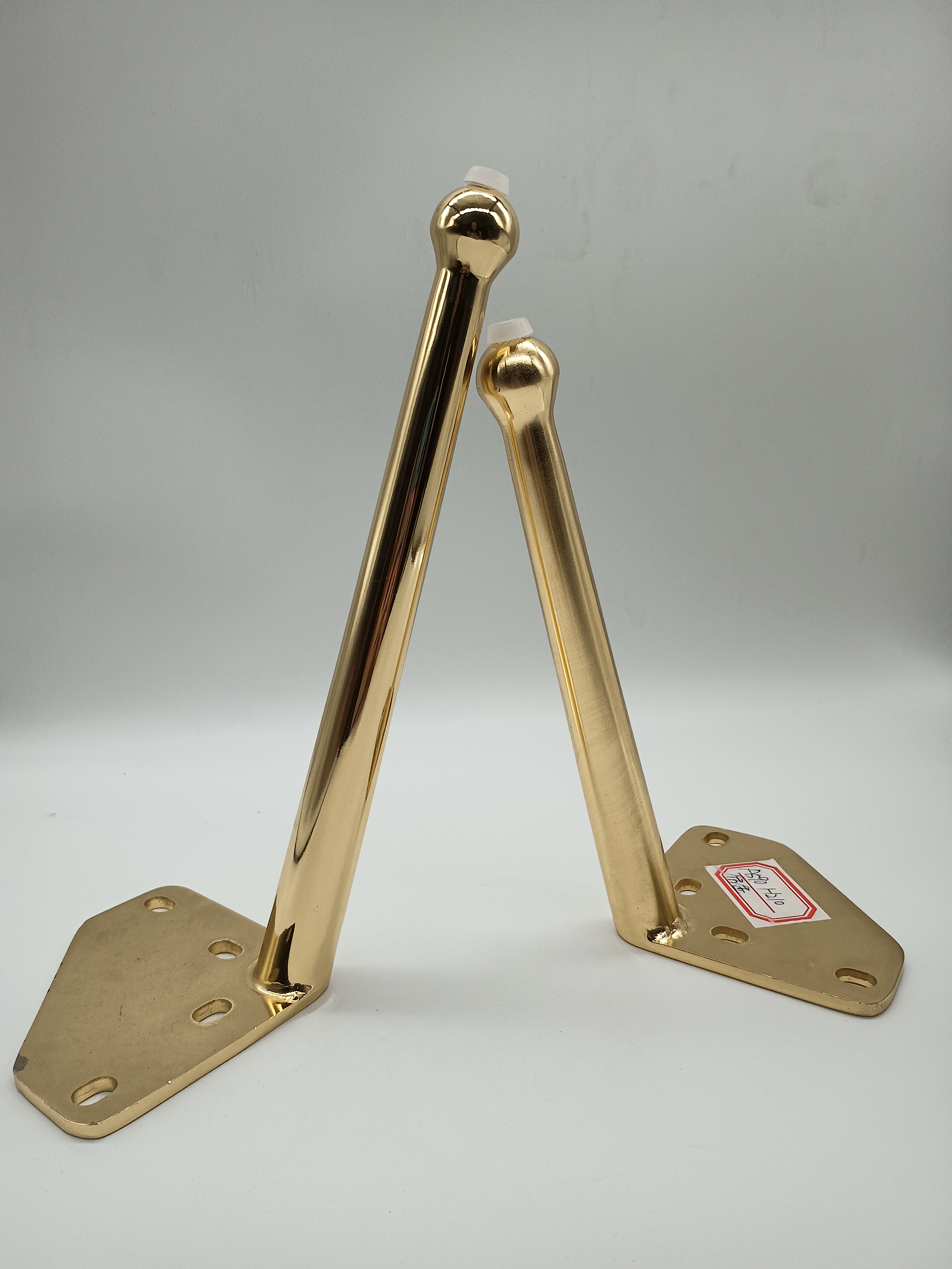 Pés de ferragens para móveis de metal de venda quente, pernas de armário de TV, 3 pernas espessadas