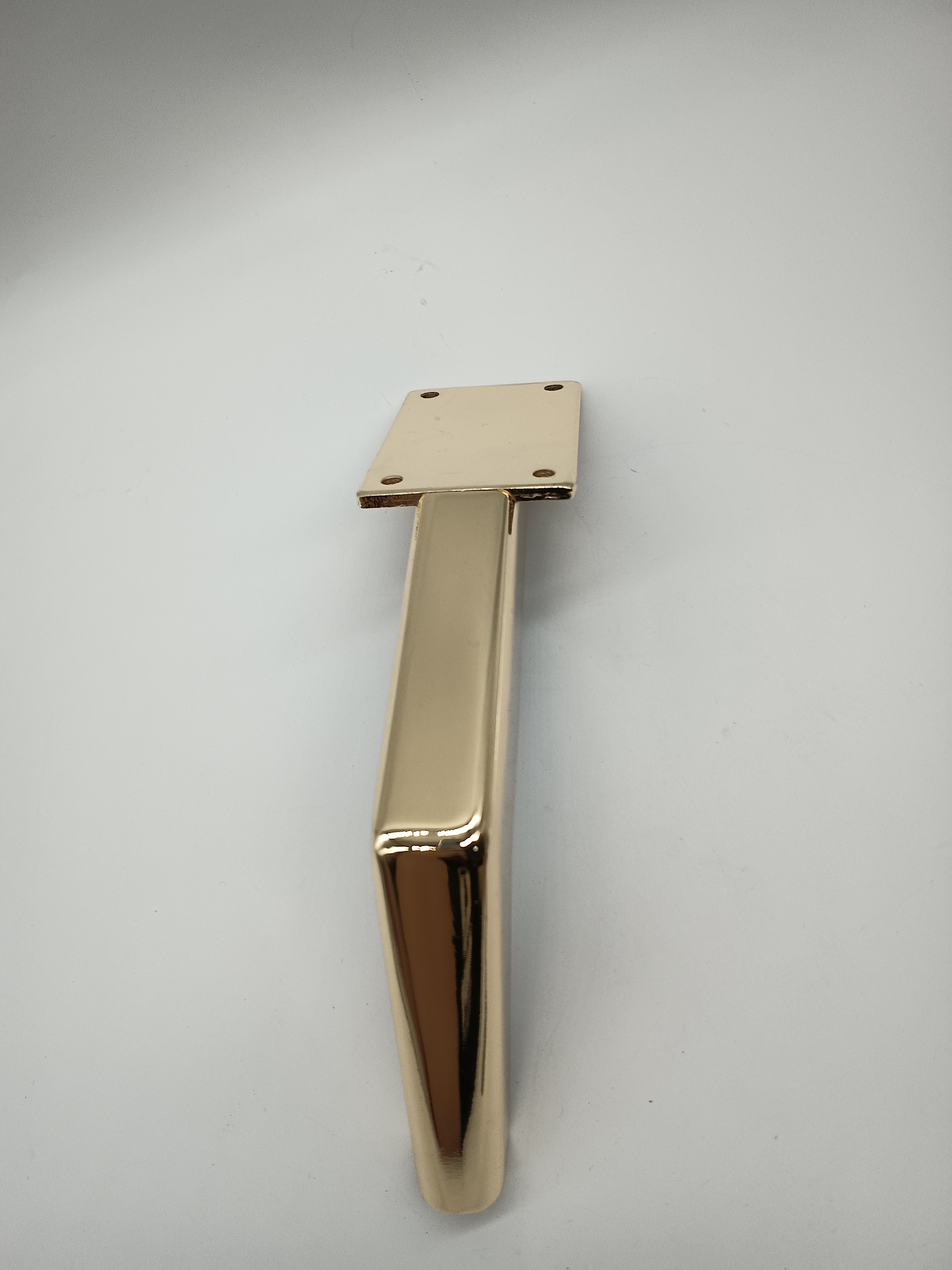  Venda quente estilo dourado acessórios para sofá peças de móveis de metal ângulo pernas de cadeira de sofá