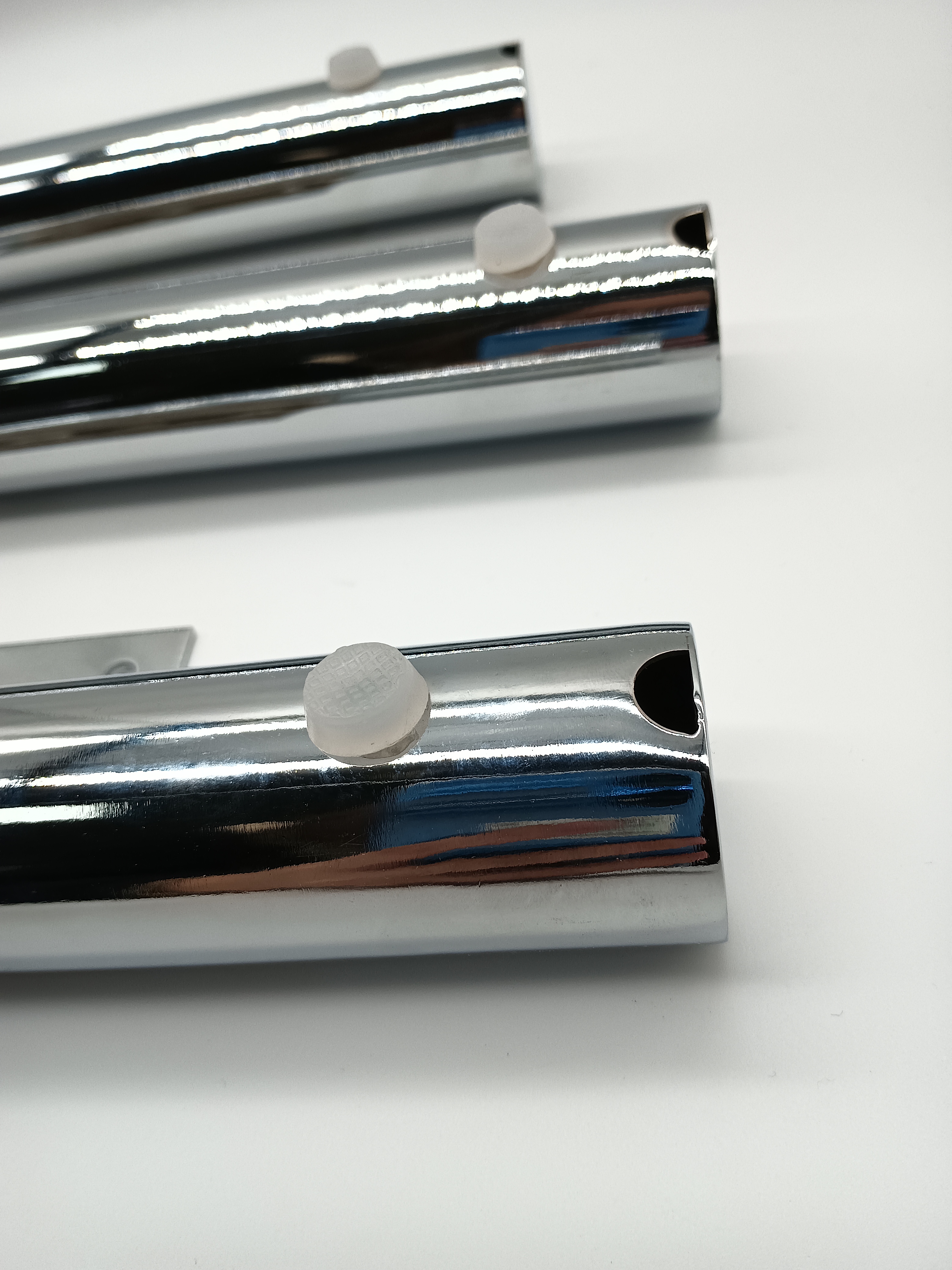 Pé de sofá moderno de metal de baixo preço de fábrica, pés de suporte de ferro para móveis cromados