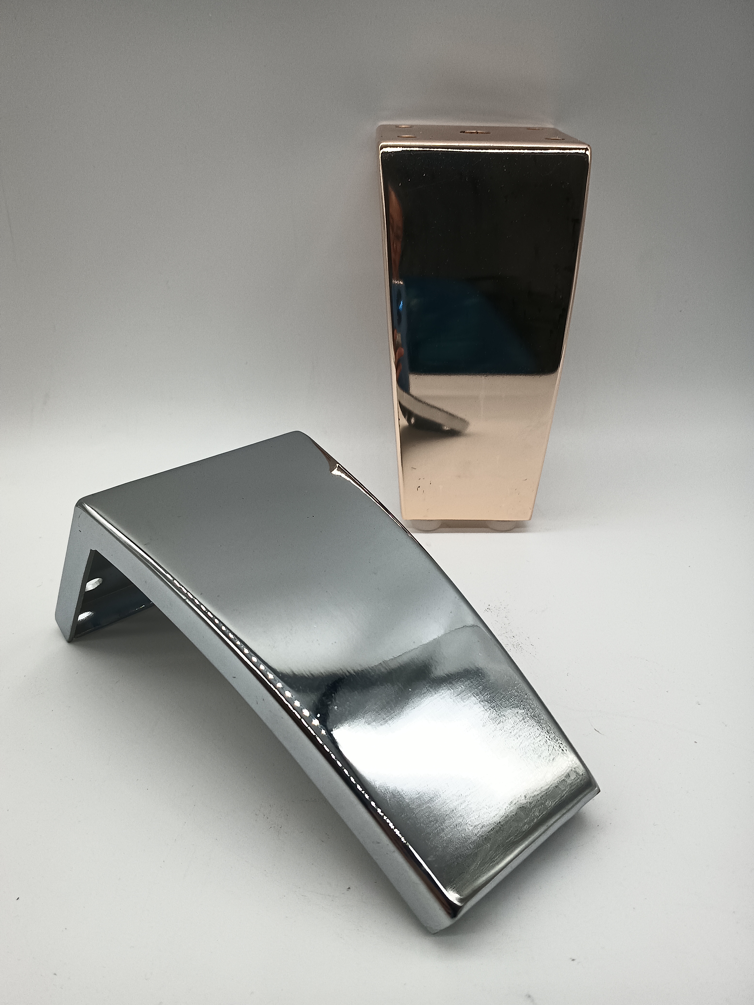 Atacado de ferragens para sofá, cama de cabeceira, pés de armário, mesa de centro, pernas de móveis de metal